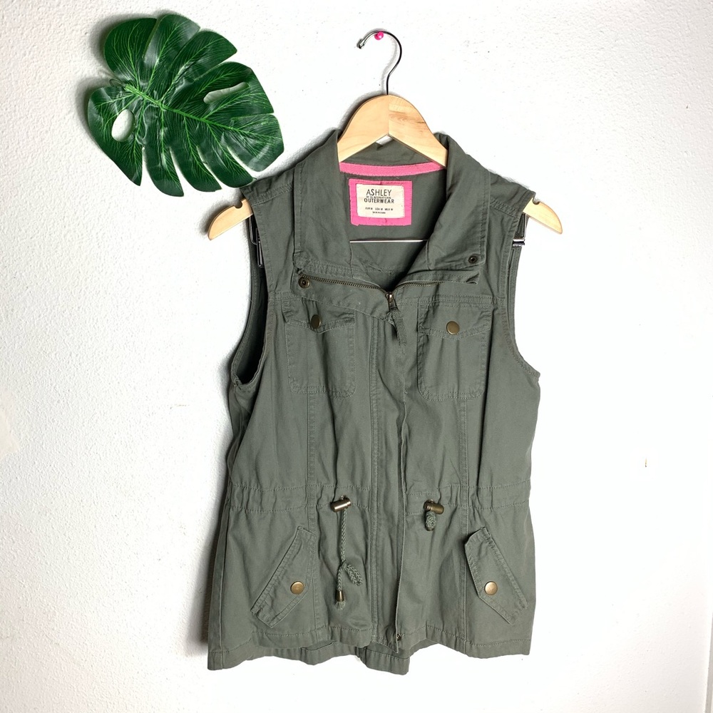 26 international Green Vest size M